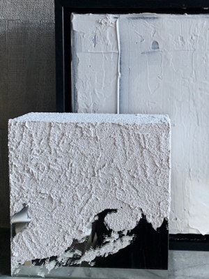 Blok van spiegel en betonstuc 15-15-5 cm Laura de Wilde