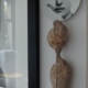 Object van kunstenaar uit Bonaire, hout aangespoeld uit zee H55