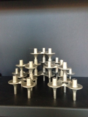 Set (9) metalen kaarsenstandaard samengesteld